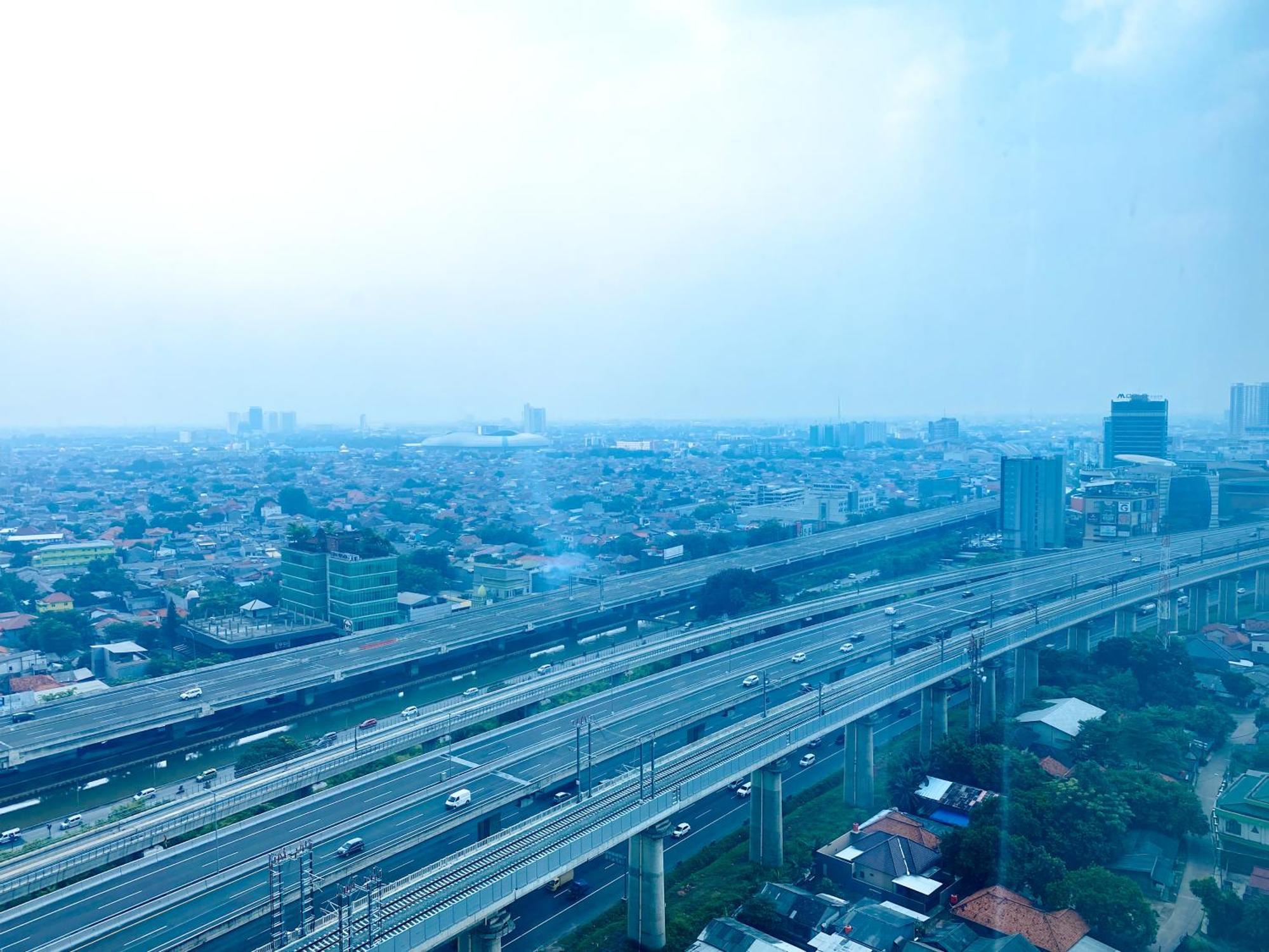 Apartemen Modern At Grand Kamala Lagoon By Travelio