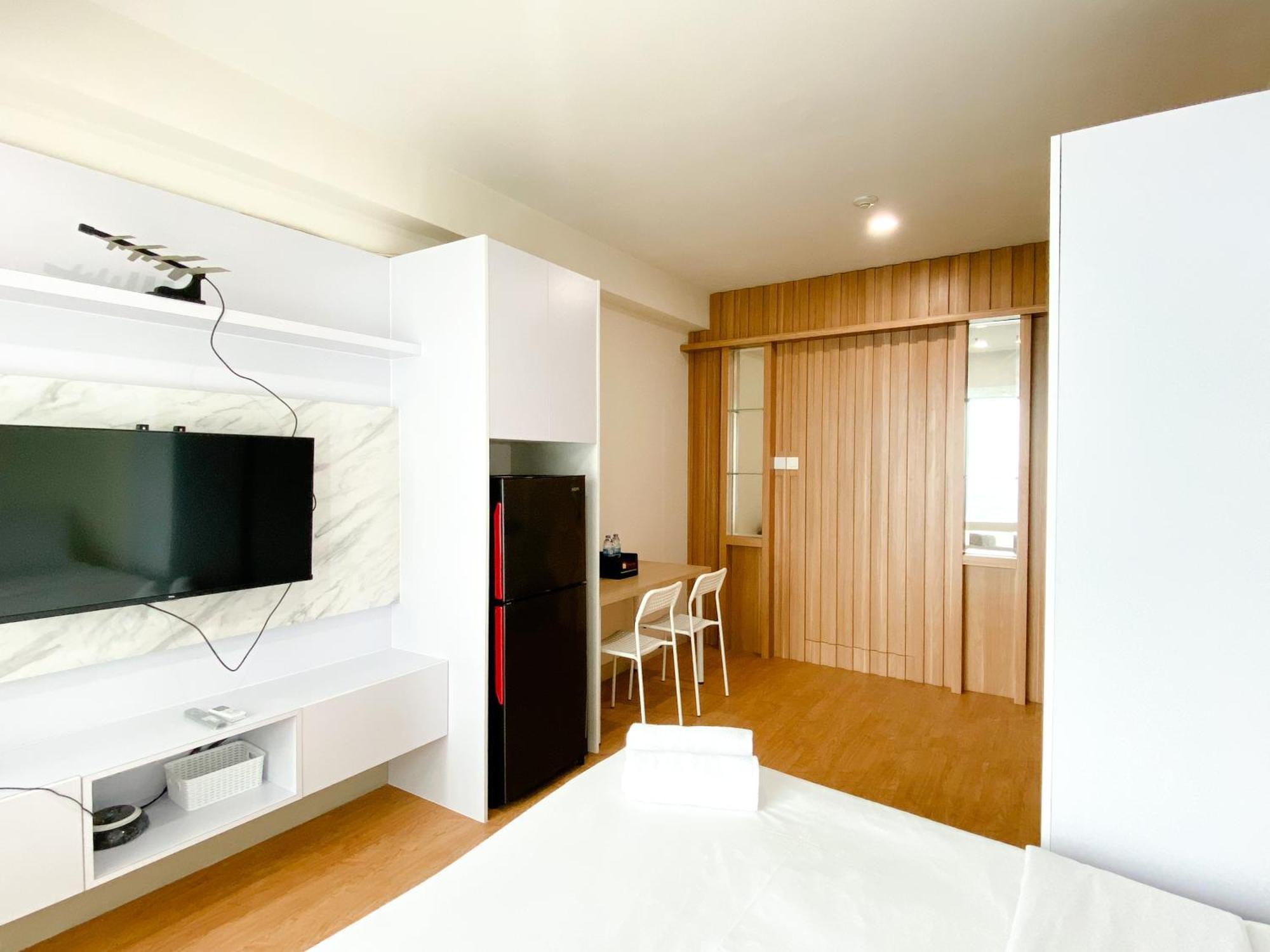 Modern At Grand Kamala Lagoon By Travelio Apartemen Bekasi